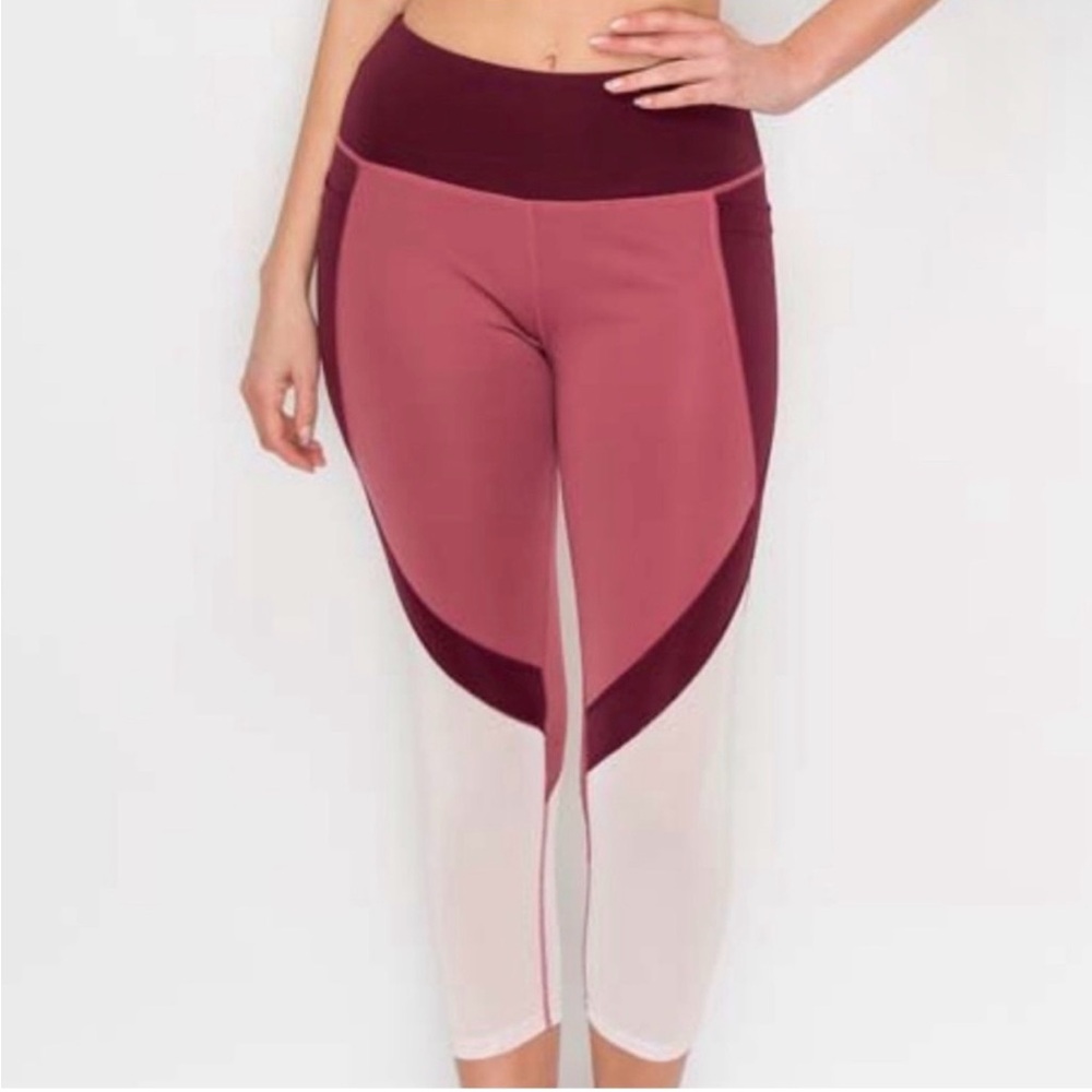 KIMBERLY C MAROON AND PINK CAPRI LEGGINGS SIZE LARGE